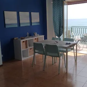 Beachfront Apartment Giardini-Naxos